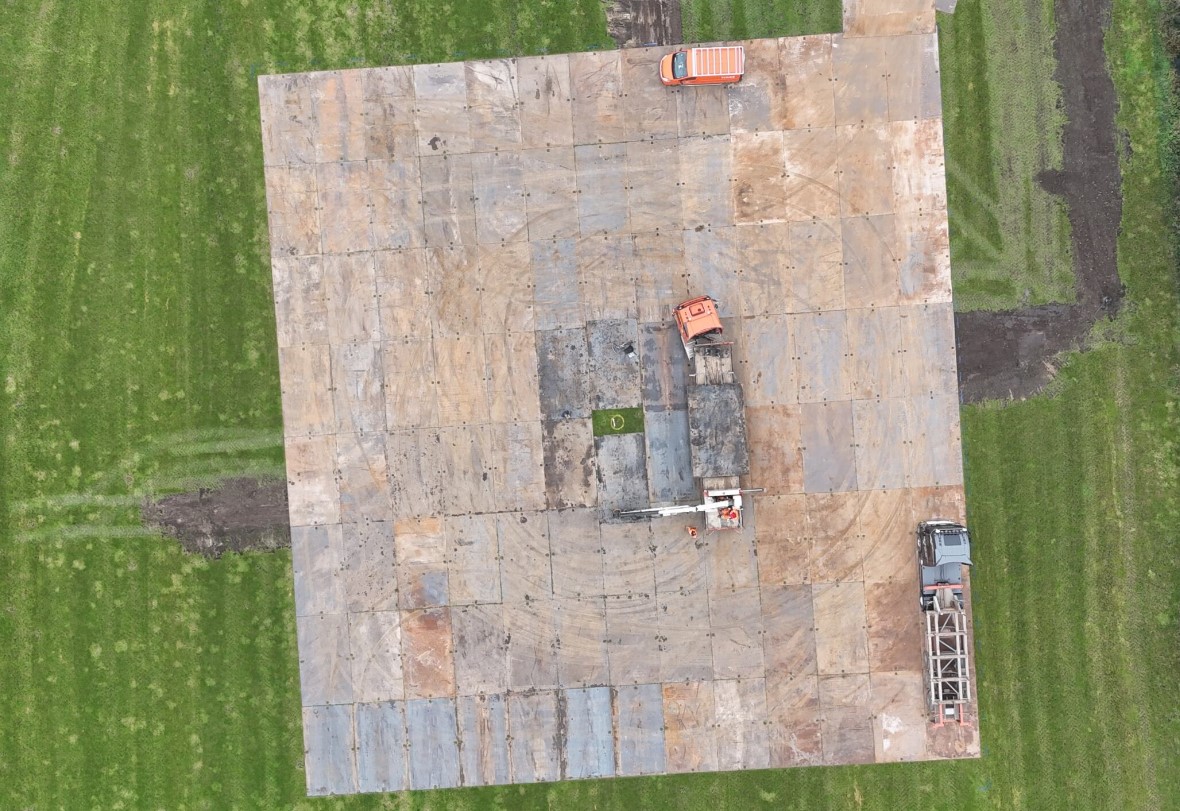 Dronefoto – plaatsing van rijplaten